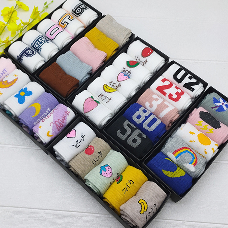 Women's cotton socks for autumn and winter, Japanese-style boat socks, cartoon gifts, five pairs of box socks, short sock gift box, mid-calf women's socks