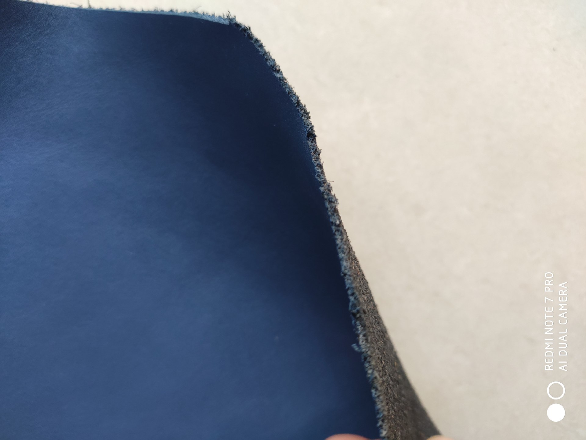 义乌市哈牛皮革 深蓝色头层牛皮平纹1.5-1.7mm 各种牛皮提供现货