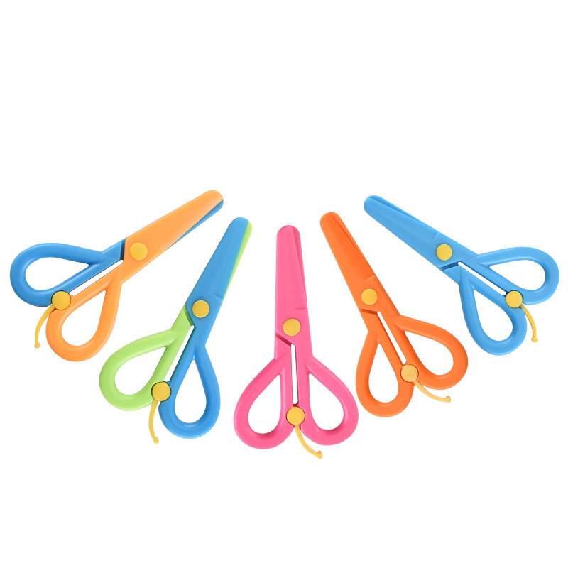 Factory direct sales of household color heart-shaped all-plastic lace scissors, student diy photo album and picture collection, children's handmade scissors