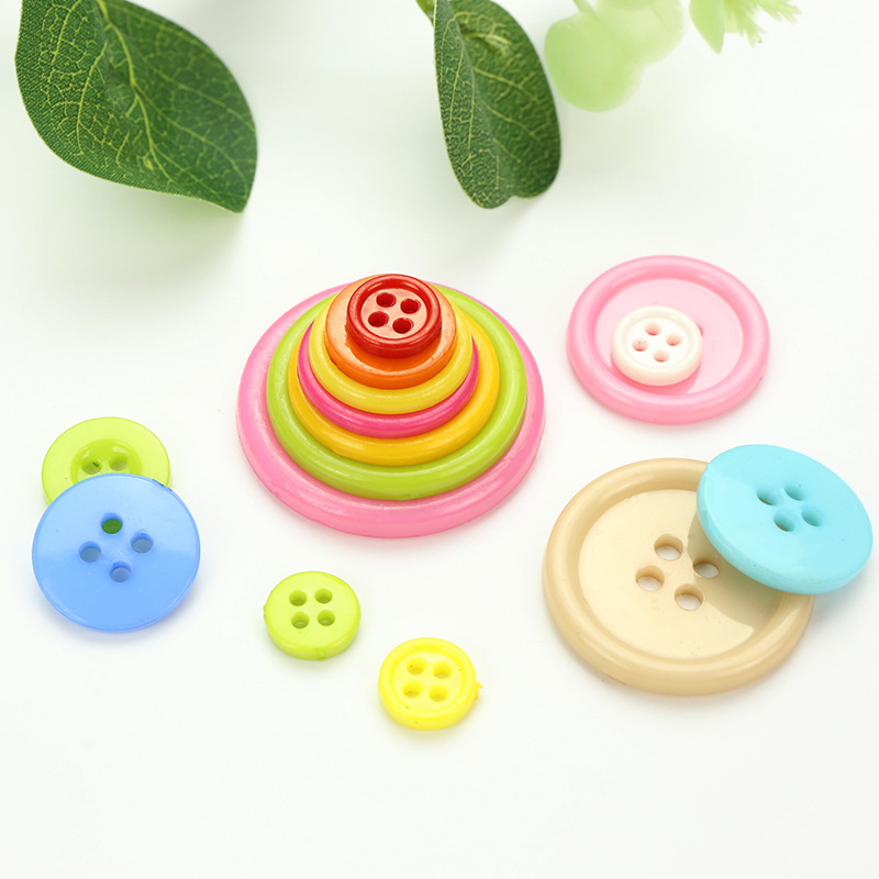 Work clothes, children's clothing, uniforms, buttons, colorful plastic four-eye fine-edge buttons, children's diy buttons, button paintings Specification image