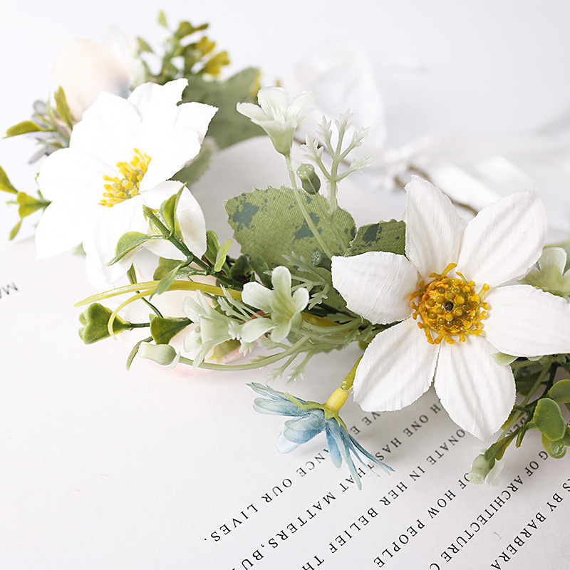 Hot-selling flower garlands for children, forest girls, rattan ornaments, green leaf white simulation flower garlands, hair bands, bridal wedding party headwear details Picture