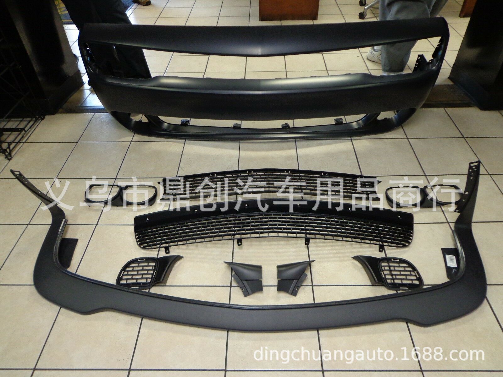 do-dge   Challenger  Front Bumper 68258731AC SRT8           