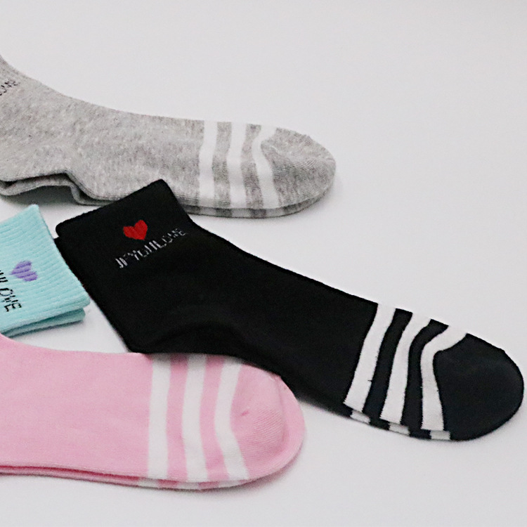 Women's mid-calf socks, women's striped cotton socks, solid color heart-shaped casual socks Specification image