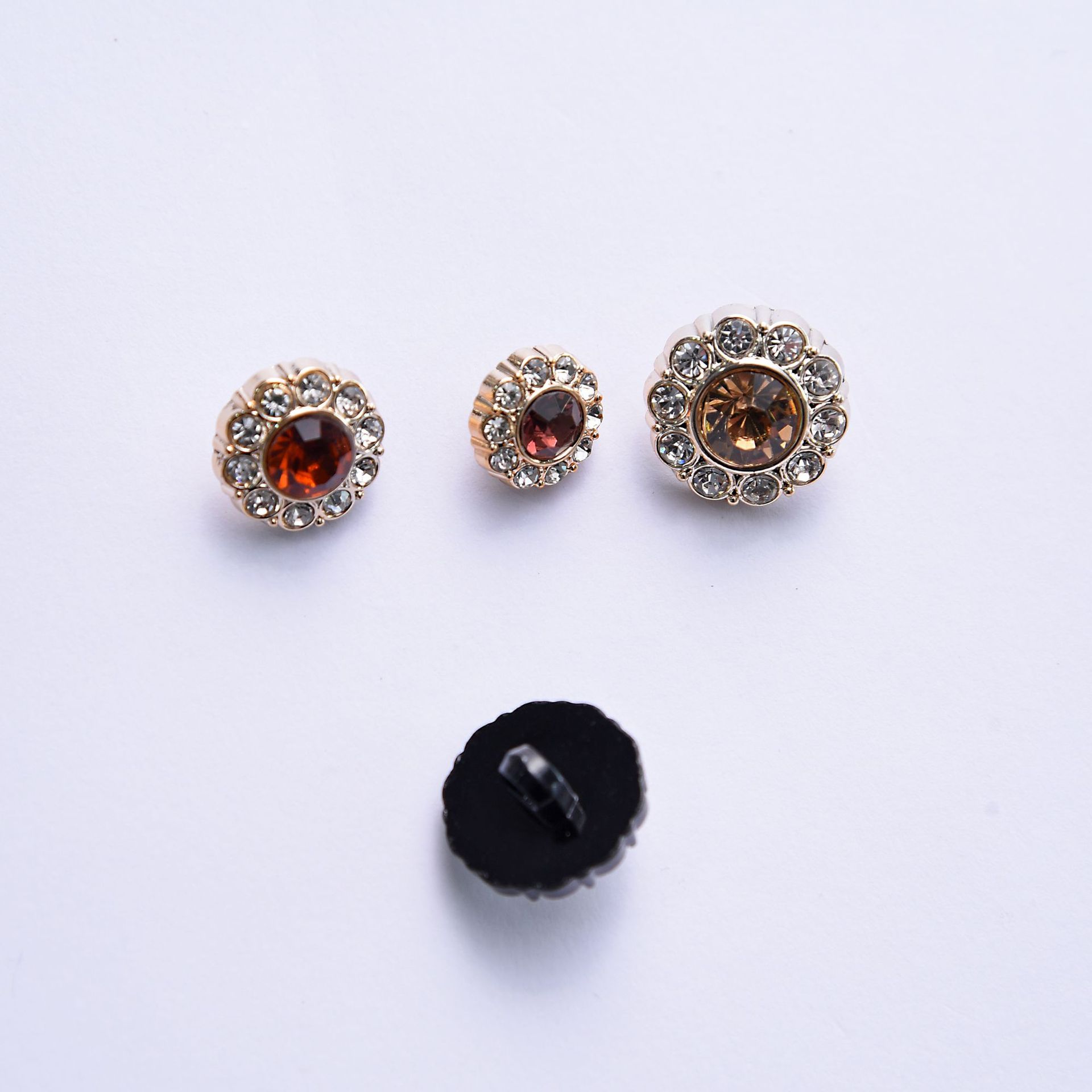 Wholesale alloy metal buttons for suits, denim with glass and diamonds, and metal buttons for clothing Item Picture