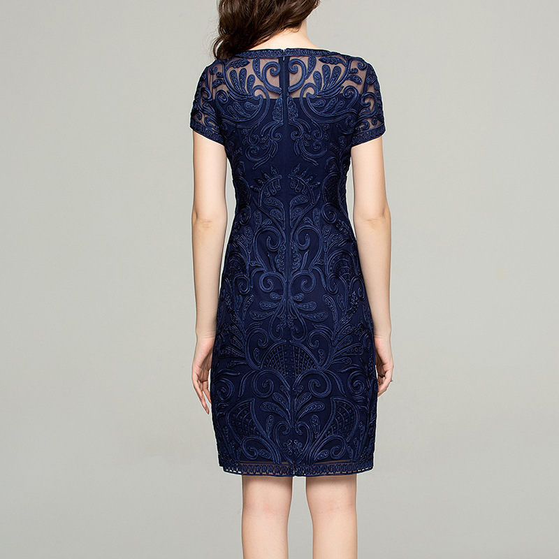 One-piece consignment of popular and discounted foreign trade brand dresses, short-sleeved new styles, European and American women's clothing for middle-aged and elderly people in summer Application Scenario