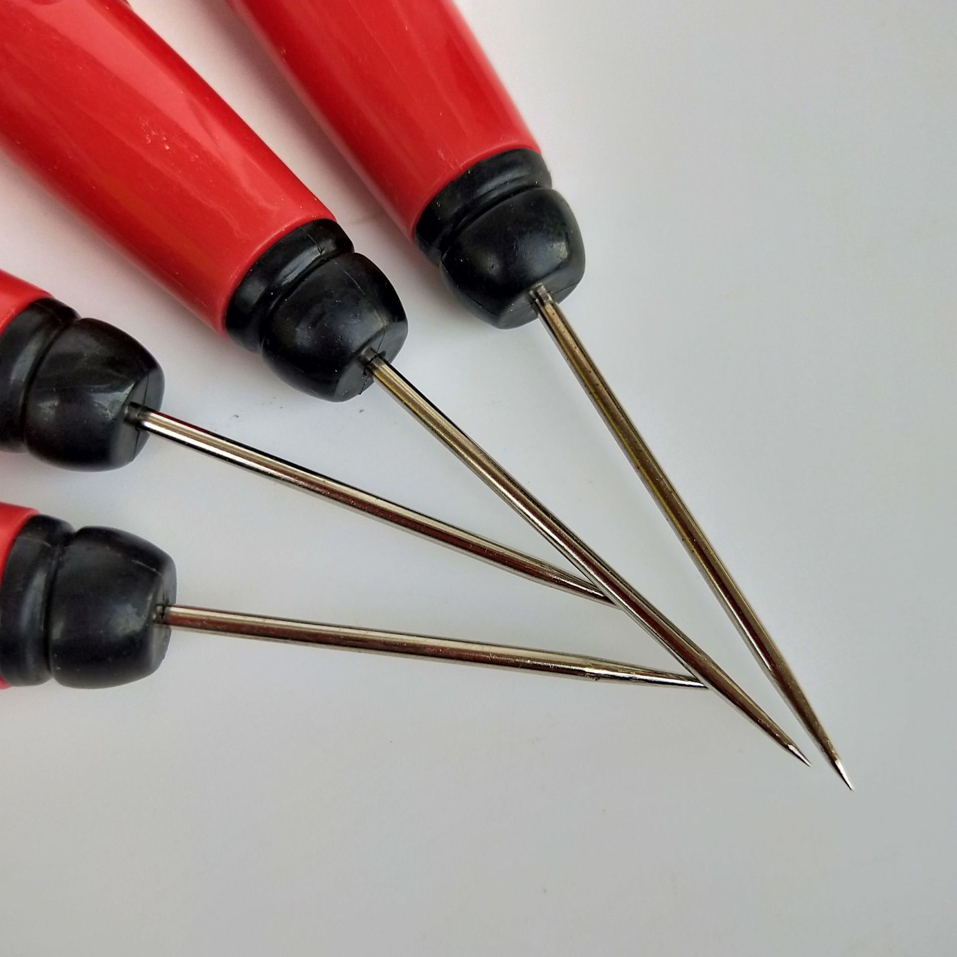 Dollar shop straight cone thousands of red handle thousands of stainless steel awl 1 yuan wholesale shop details Picture