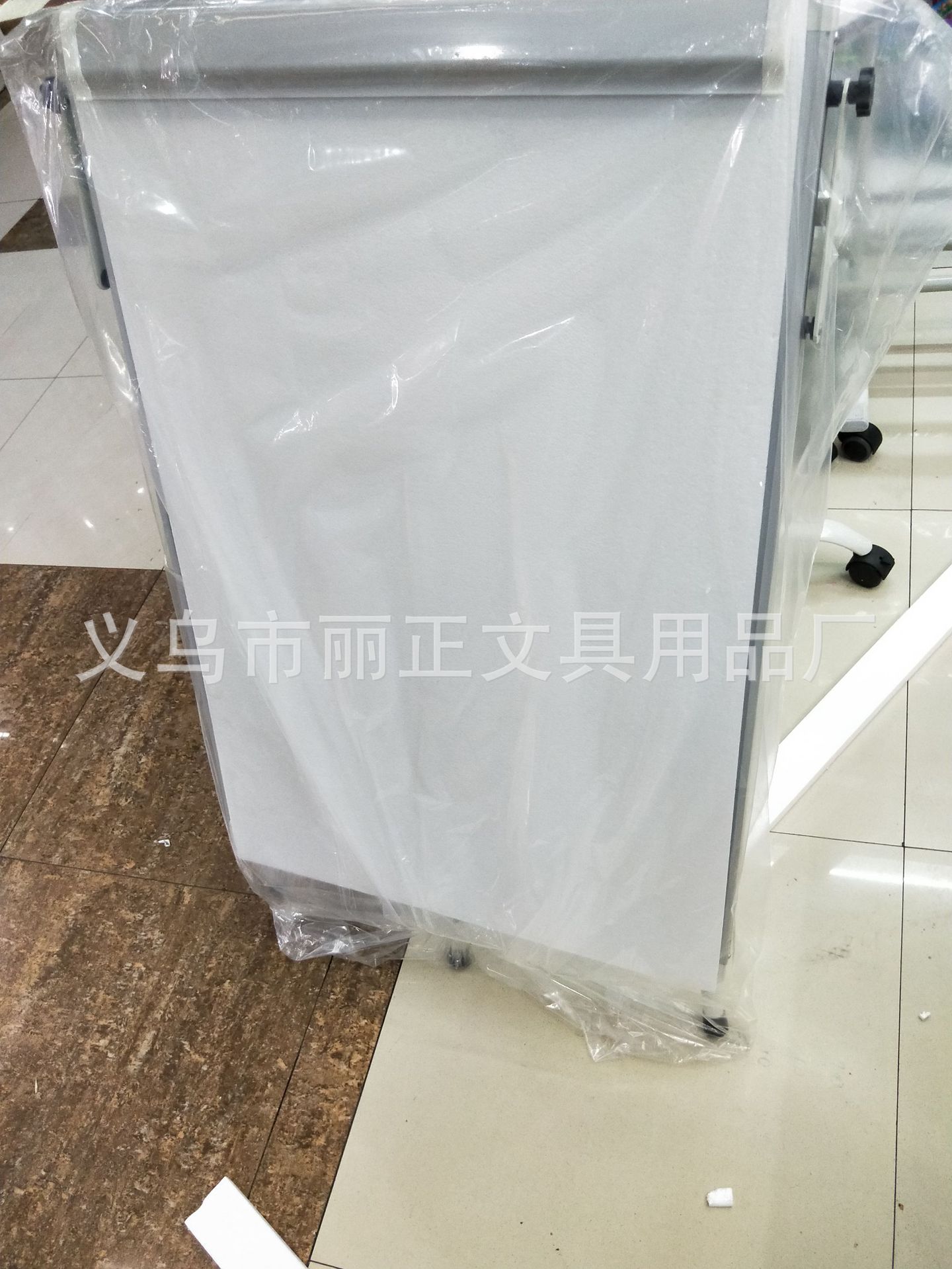 Vertical notice board, adjustable and height-adjustable tripod drawing board, mobile household bracket type whiteboard details Picture