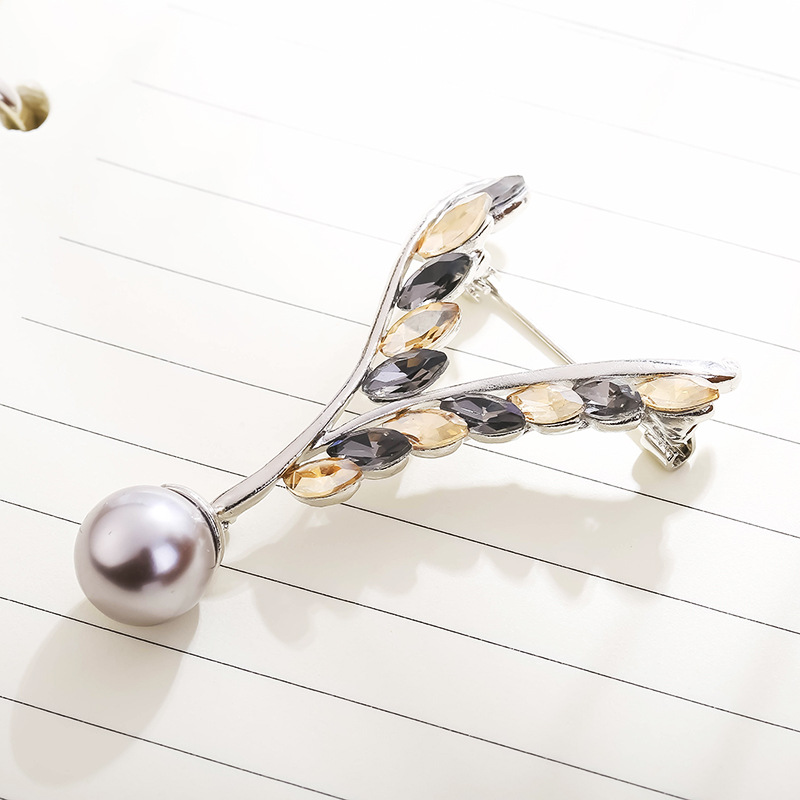 高档v字形个/西装配饰跨境产品图