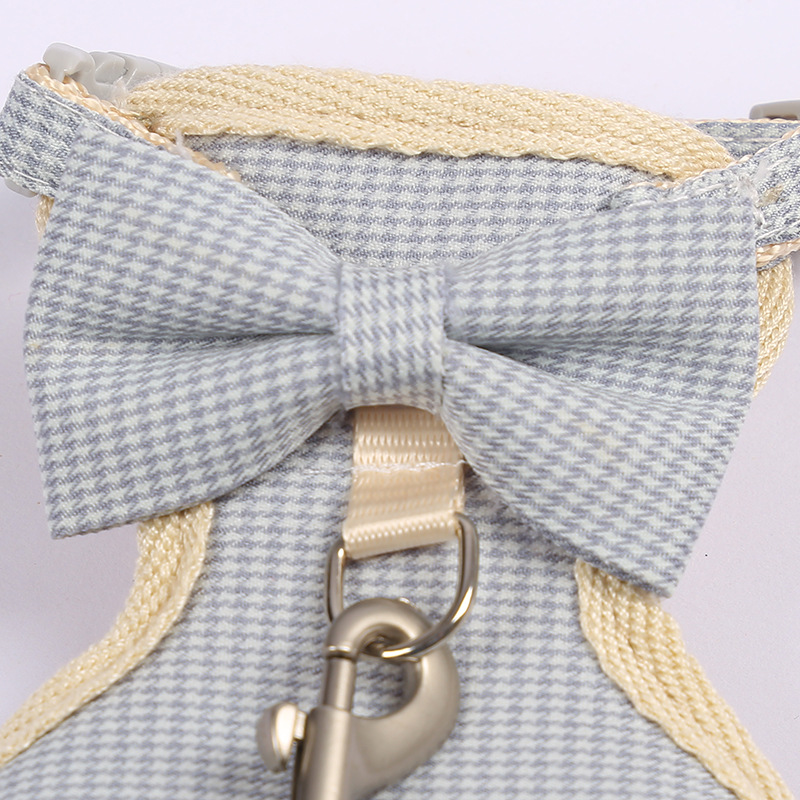 Factory direct sales of cartoon cat bow chest and back straps, sweet pet leash, vest-style cat walking leash wholesale Application Scenario