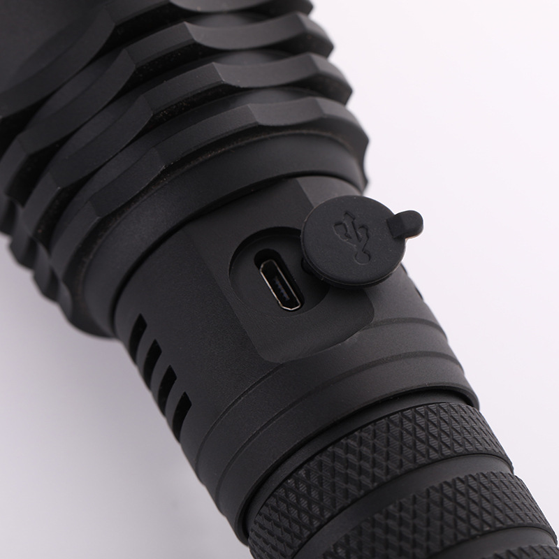 Cross-border bestsellers: P50 high-power LED aluminum alloy flashlight, P70 USB rechargeable flashlight for outdoor use Application Scenario
