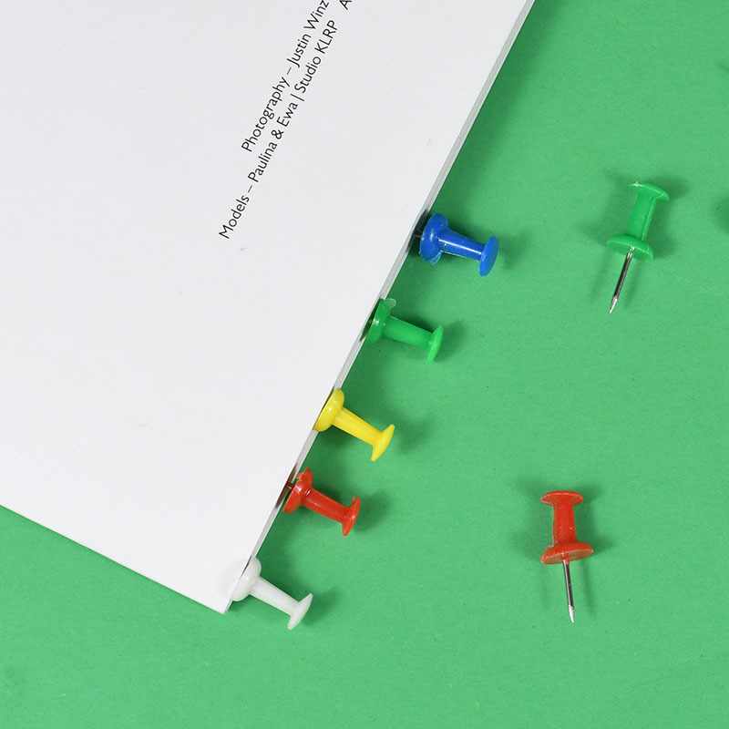 Weibo Creative Color I-shaped thumbtacks can be used for wall thumbtacks with round heads and photo thumbtacks. Affordable installation details Picture