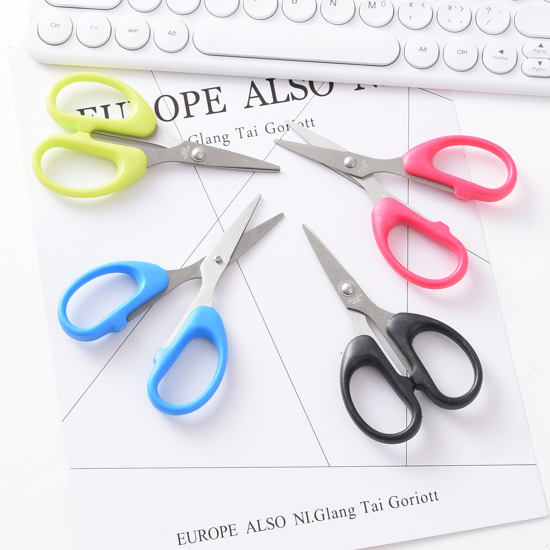 Factory direct supply, cross-border exclusive 6001 office paper-cutting, hand scissors, stainless steel student stationery, household small scissors Application Scenario