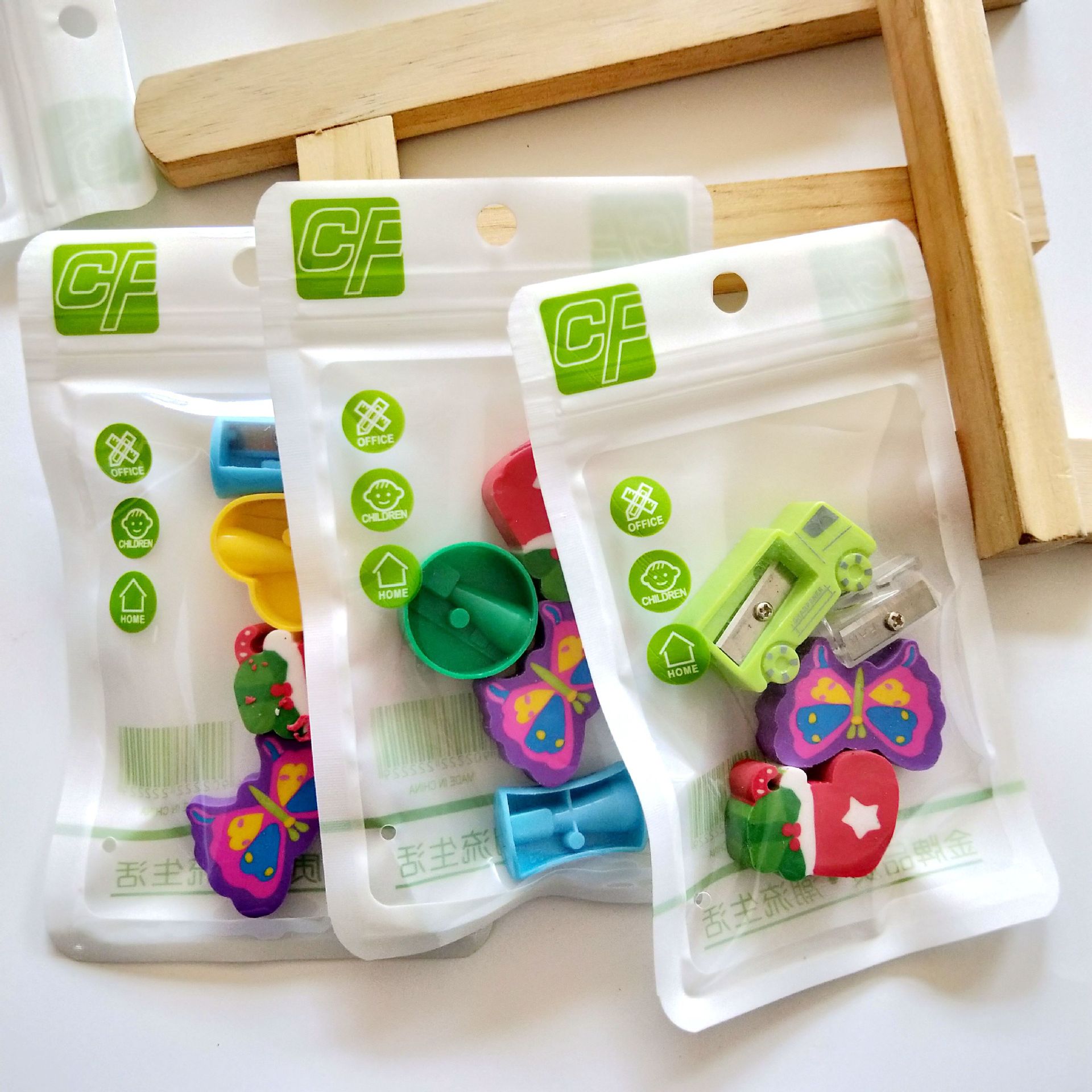 Stationery set rubber pencil sharpener Gift wholesale 1 yuan shop source online shop gift full figure