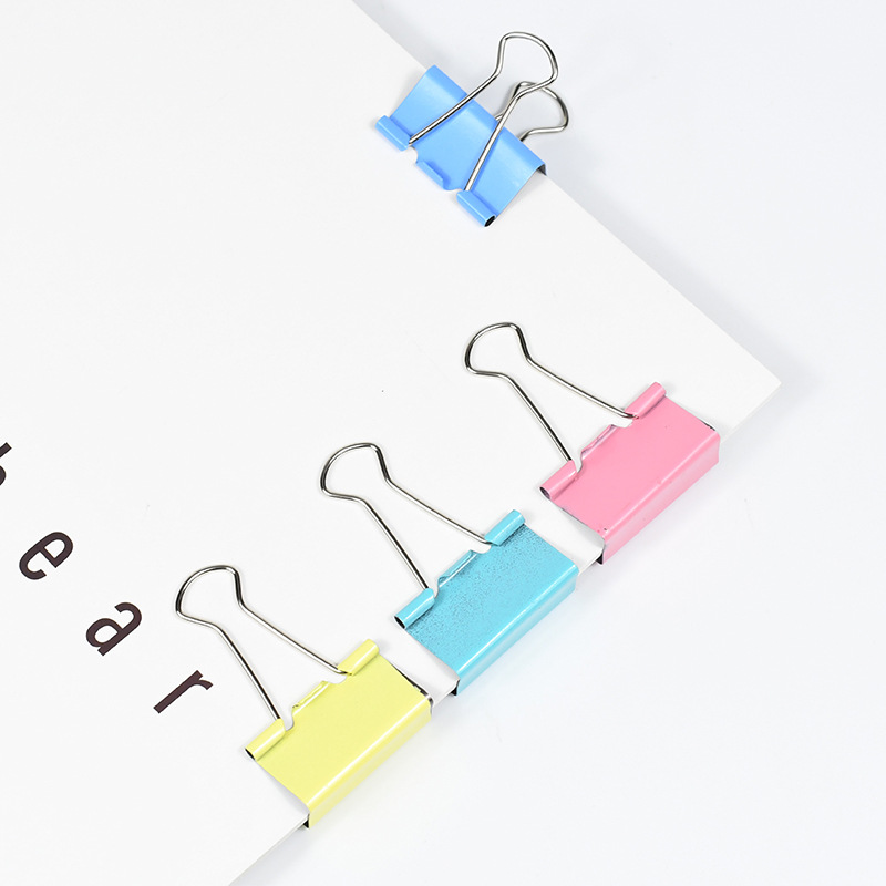 Weibo Office Supplies Wholesale 32mm small clips, cartoon candy-colored document and bill swallowtail clips, metal long tail clips Application Scenario