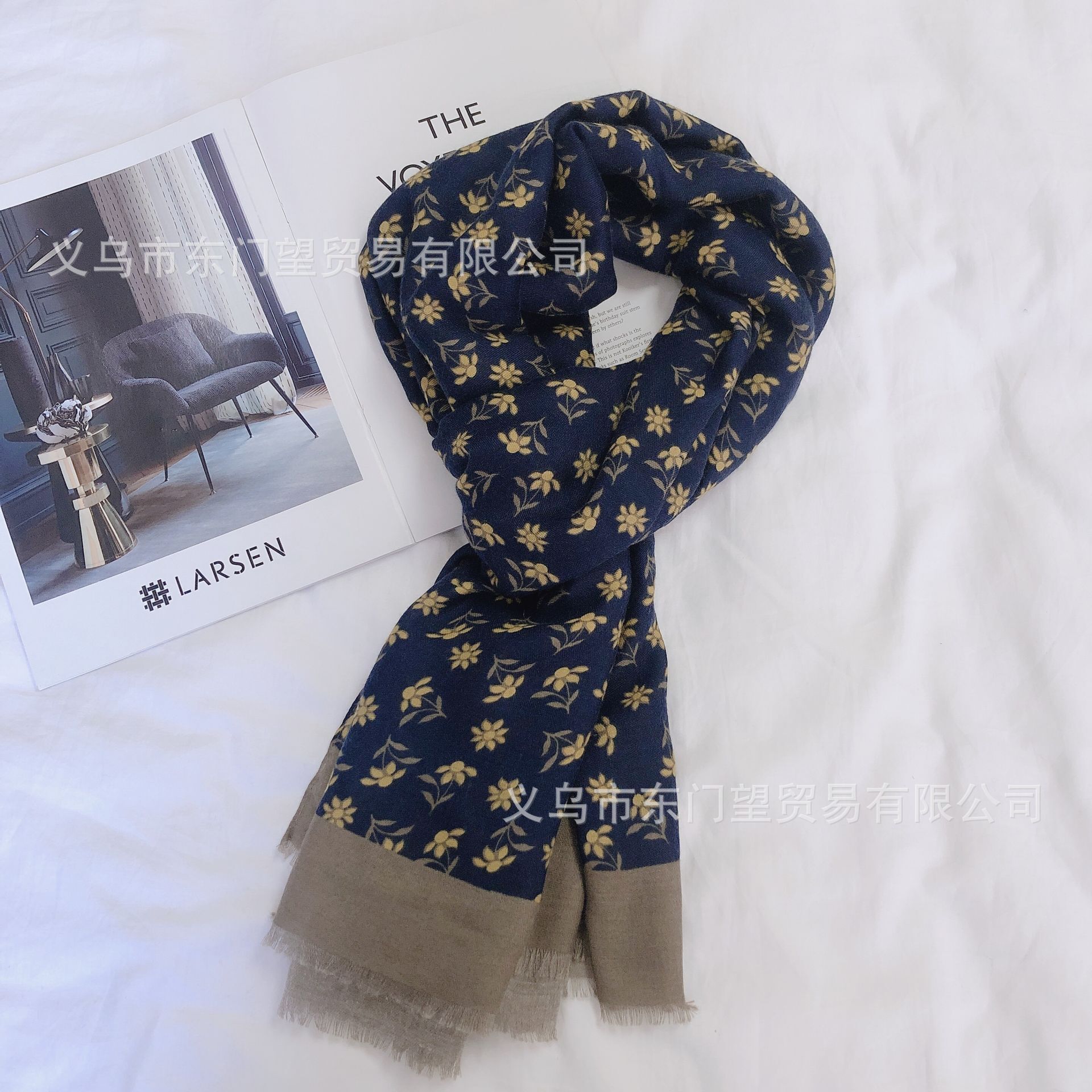 New Medium Thick Men's Scarf Trench Coat Scarf Neutral Flower Cape Winter New Korean Version Fashion Style Match Specification drawing