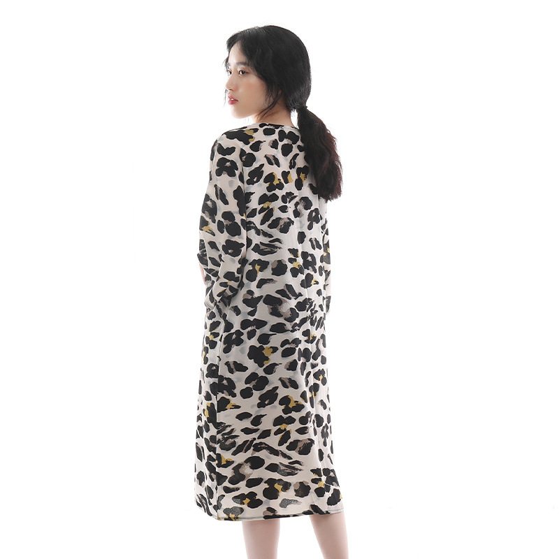 All-season versatile fashion leopard print long cardigan, air-conditioned shawl, vacation and travel beach towel Item Picture