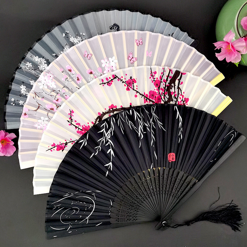 A Smile Two Green Fan Factory Direct Hanfu Ancient Fan Chinese Wind Lady Smile Fan Silk Bamboo Fan Wholesale Application Scenario