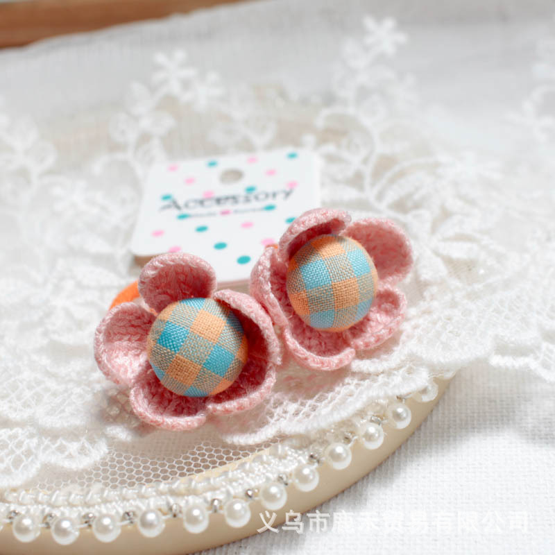 Korean Girl Small Fresh Flower Children Crochet Wool Fabric Check Button Five Flower Rubber Band Small Scrunchie Application Scenario