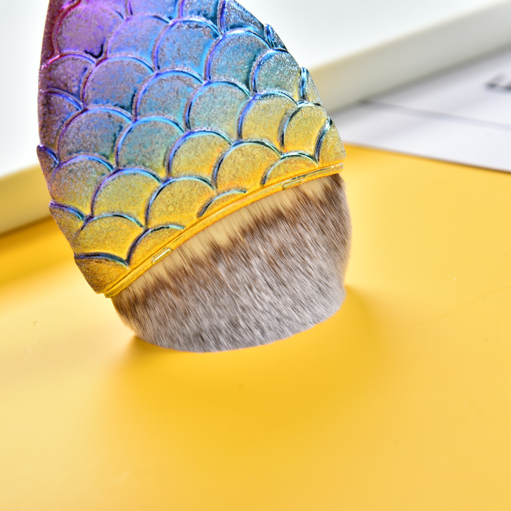 Europe And The United States New Instagram Red Creative Glitter Large Mermaid Foundation Brush Fish Shape Powder Brush Wholesale Application Scenario