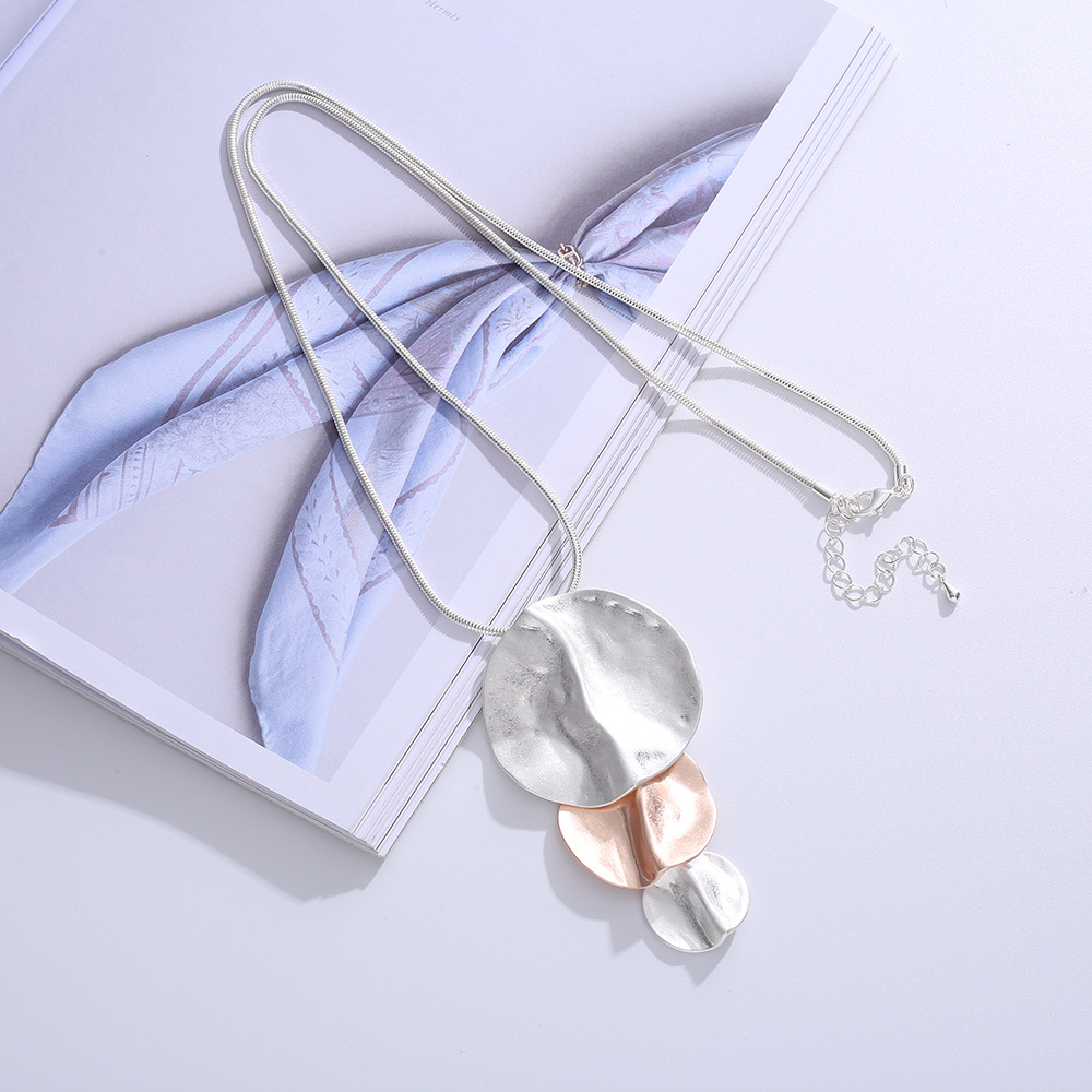 Amazon 2022 hot necklace European and American high-end atmosphere long necklace geometric round pendant alloy sweater chain thumbnail