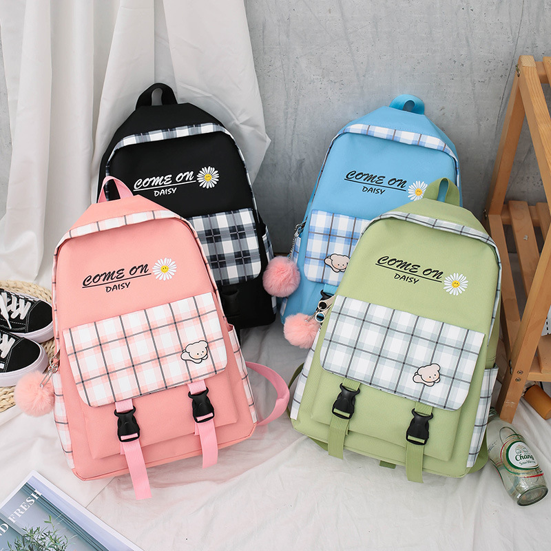 Mochila escolar multipieza versión coreana escuela secundaria escuela secundaria campus simple bolsa de estudiante mochila para estudiantes universitarios linda mochila a cuadros Application Scenario