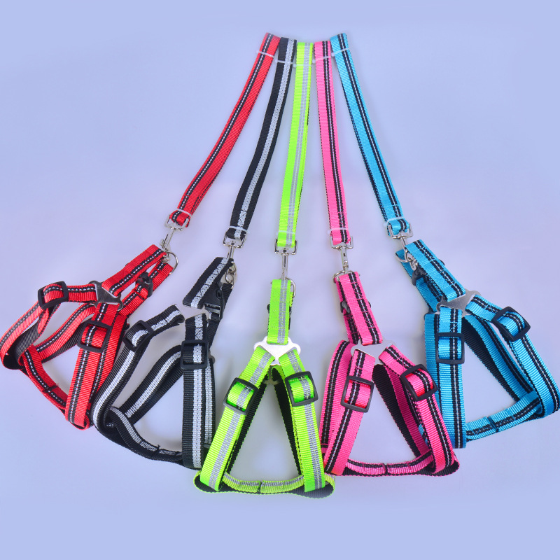 Adjustable dog chest and back leash, outdoor dog walking leash, small dog pet supplies leash, one-piece consignment