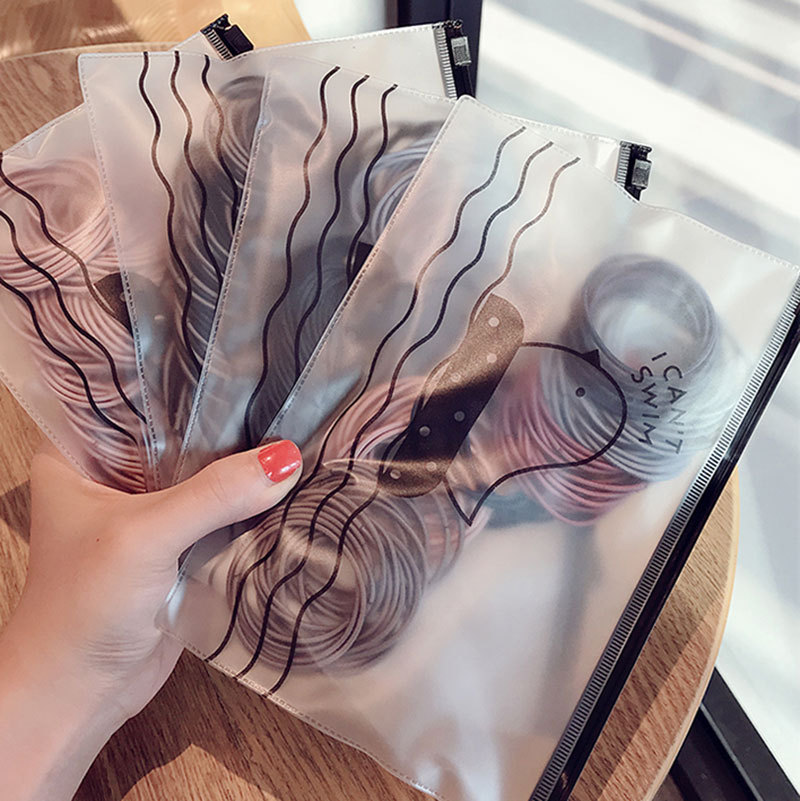 The popular Instagram hair tie features a simple small loop and thin hair band. It is a basic hair tie and headwear with a high-elasticity rubber band Specification image