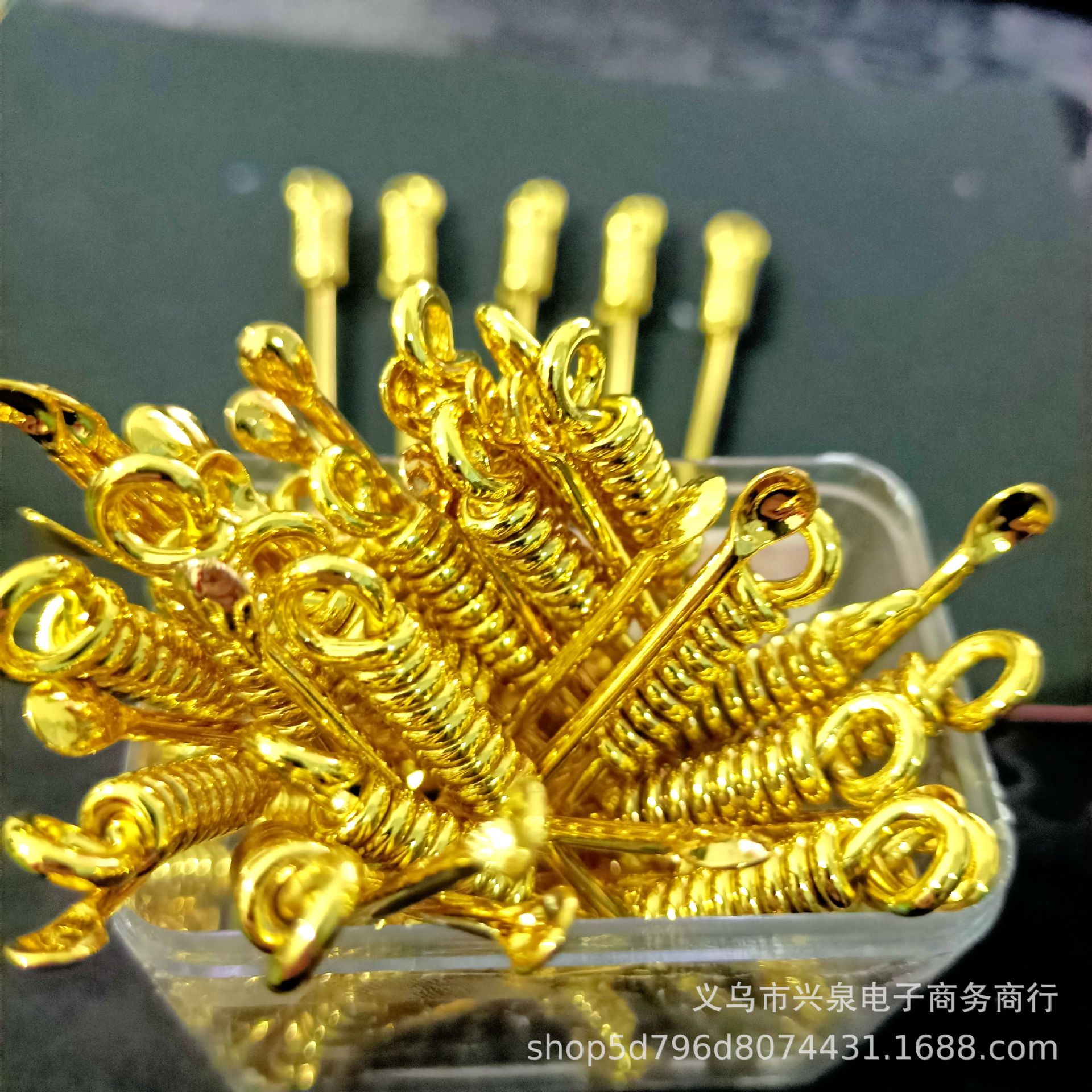 【 Zone 1-4 】【 Golden 】 Screw ear Spoons 100/ box 9600/ box Golden Ear spoons Screw Ear Spoons Gold Creative Ear Spoons Digging ear spoons 1 yuan supply 1 yuan wholesale Item Picture
