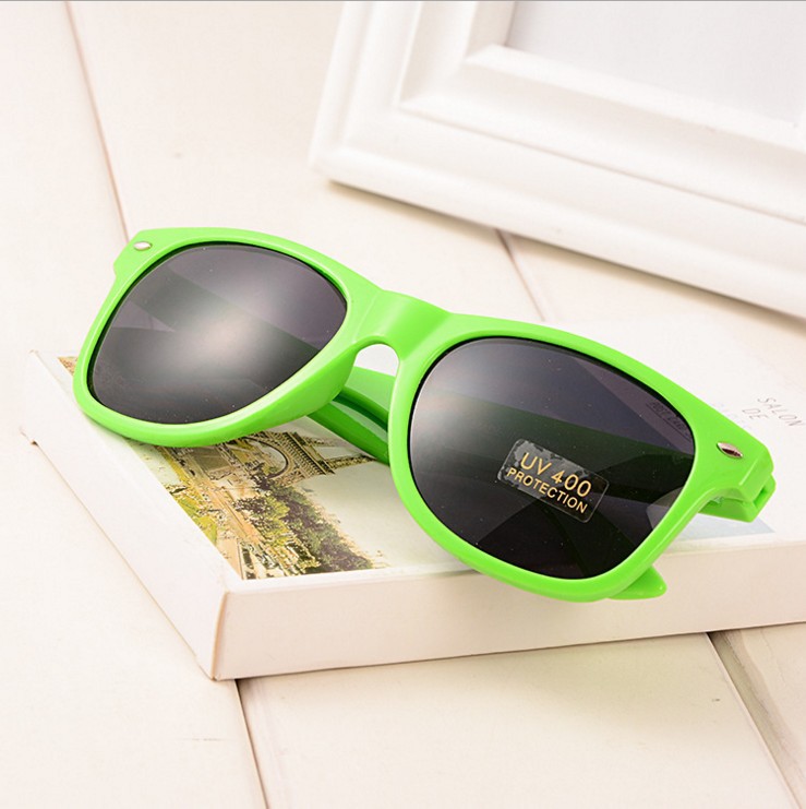 Europe and the United States wholesale cross-border rice nail colored sunglasses 2140 retro star model candy color sunglasses custom logo Application Scenario