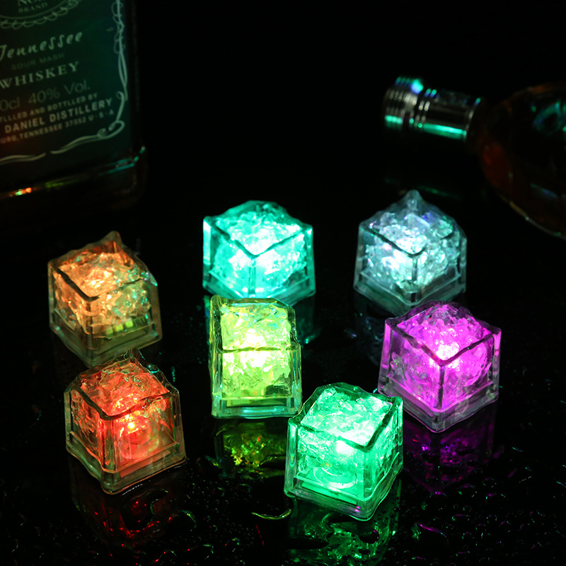 LED发光小冰块 创意发光方形新奇儿童玩具 DIY七彩装饰玩具批发
