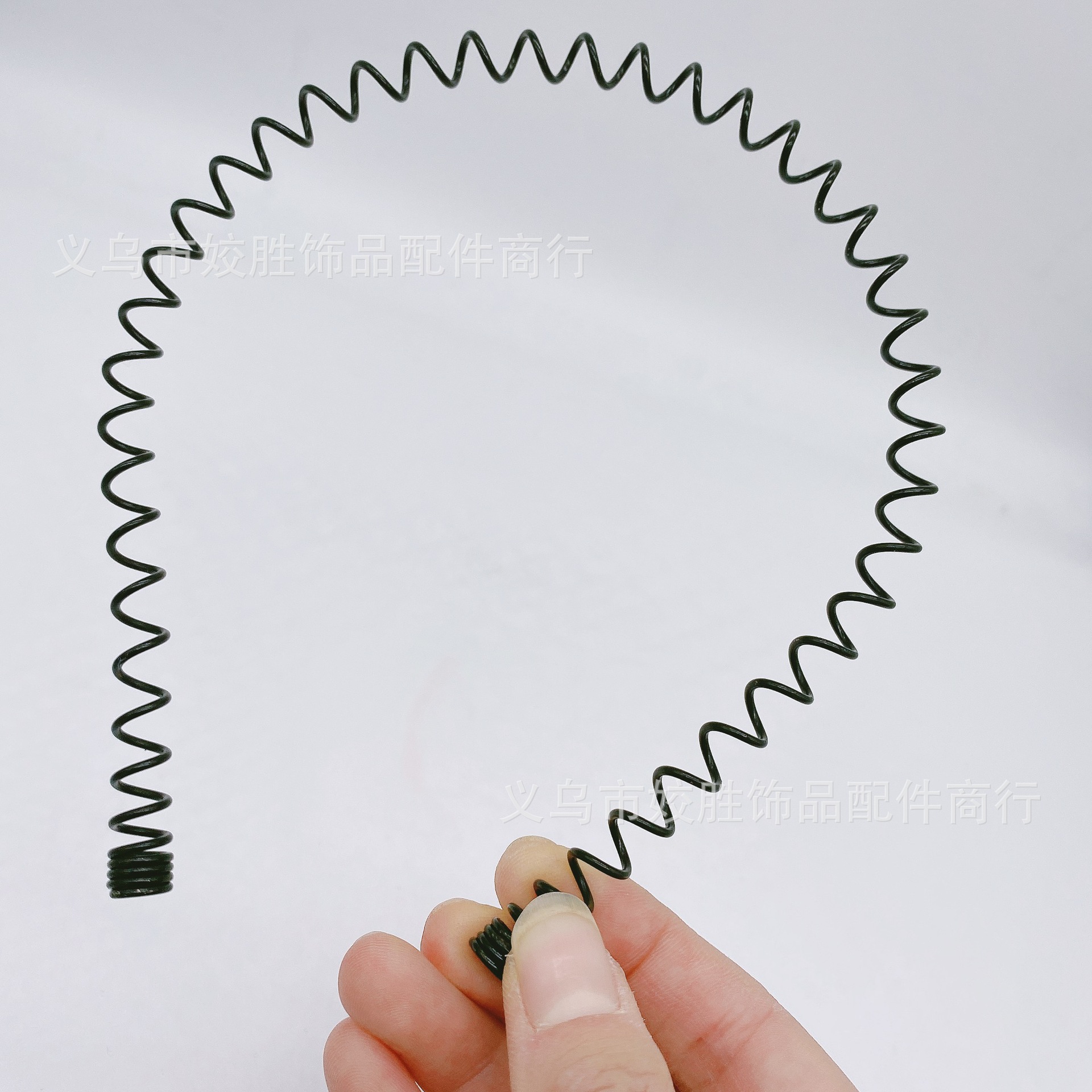 New Korean version French hair band, invisible big backhead, sporty and cute hair clip, wavy headwear, fresh and clean European hair band Item Picture