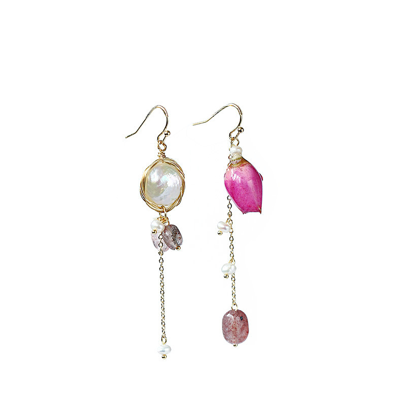 Spring Flower Series Retro women's copper plated with 14k gold flower pearl earrings, natural dried flower freshwater pearl earrings Item Picture