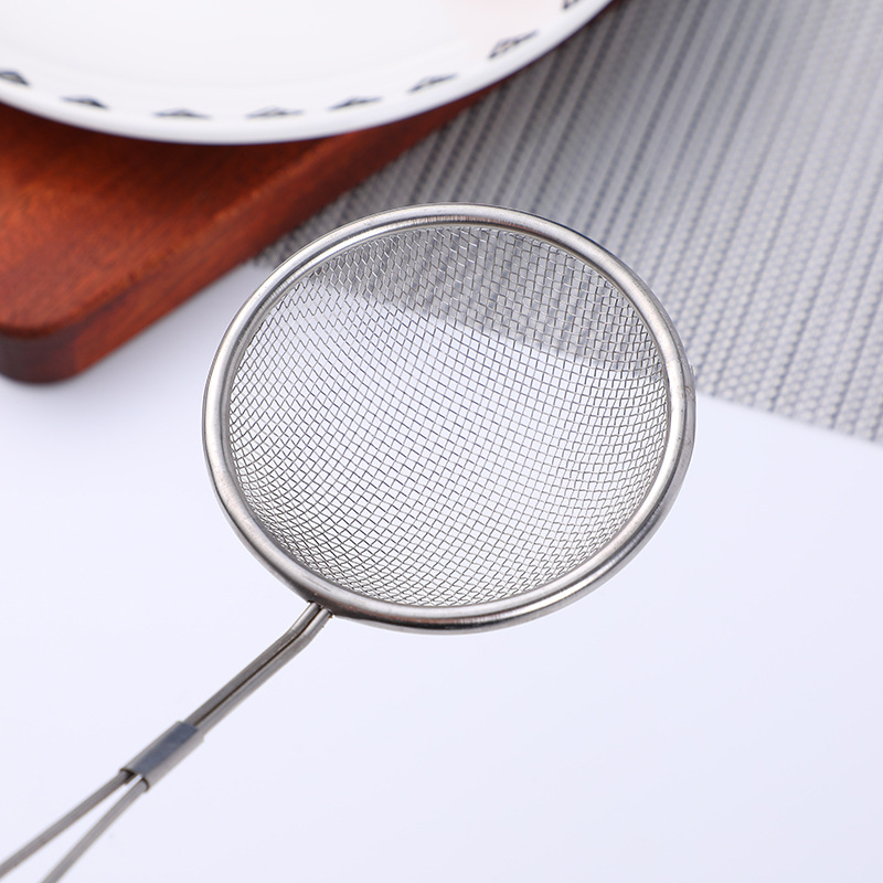 Stainless steel mesh No. 8 long-handled oil filter soy milk strainer, kitchenware 2 yuan, general merchandise wholesale, street stall, street stall Application Scenario