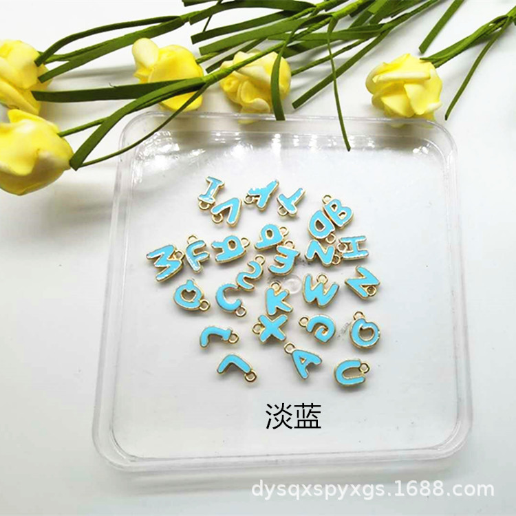 DIY jewelry accessories, 26-letter oil-dripping alloy small pendants, necklaces, bracelets and pendants, factory direct sales Item Picture