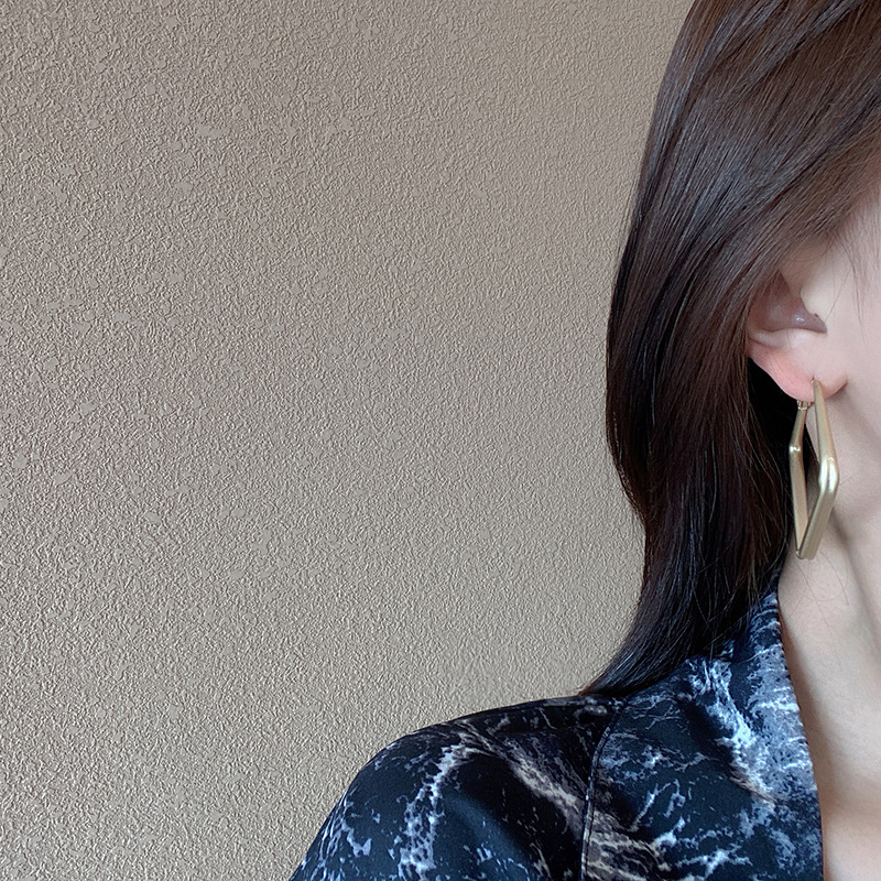 Korean style irregular matte stud earrings, women's gold design sense geometric earrings, metal round cold style earrings, trendy details Picture