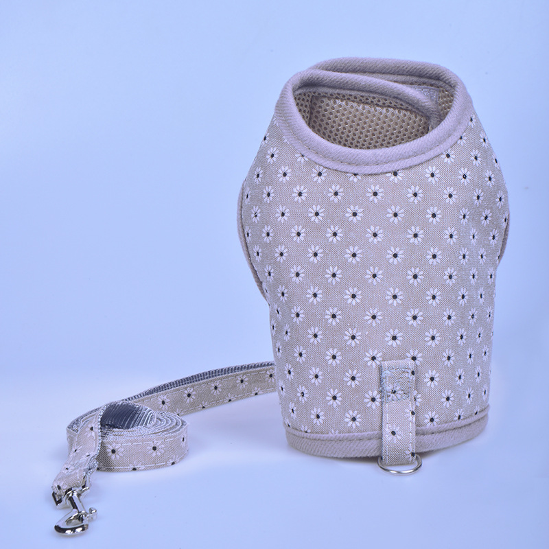 Fashionable dog pet leash vest for summer, thin and small and medium-sized dog teddy chest and back pet carrier clothes Application Scenario