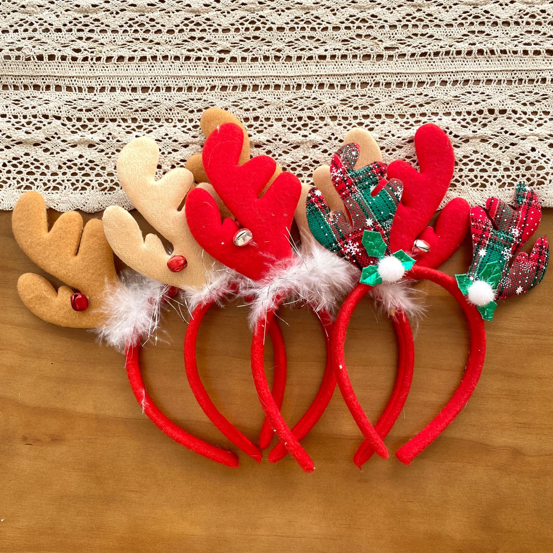 Christmas supplies, Christmas hair bands, hair clips, gifts, antler headbands for the elderly, sweet girl, elk, Internet celebrity hair bands Application Scenario