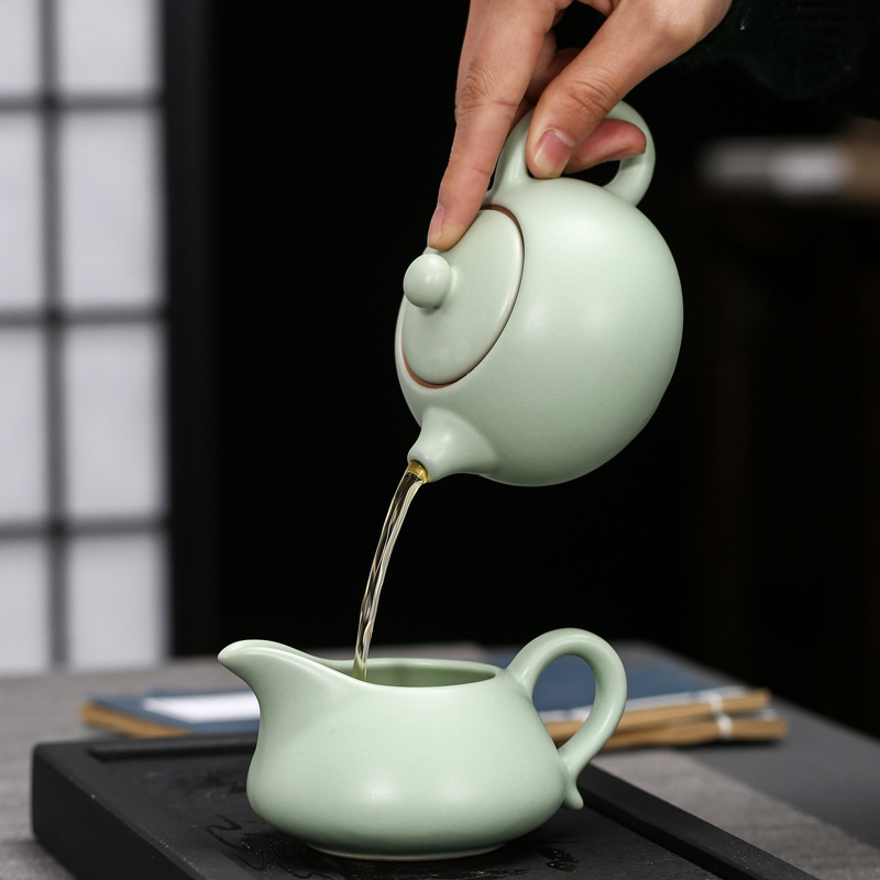 Open Piece Porcelain Can Be Raised Ru Kiln Teapot Single Xishi Plum Blossom Stone Ladle Pot Kung Fu Tea Set Tea Infuser Application Scenario