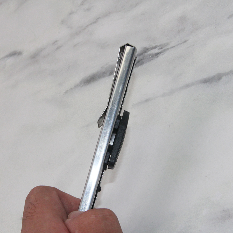 Weibo office utility knives are simple and practical. Paper cutting knives are durable and not easy to break. Wholesale wallpaper knives with wear-resistant blades Specification image