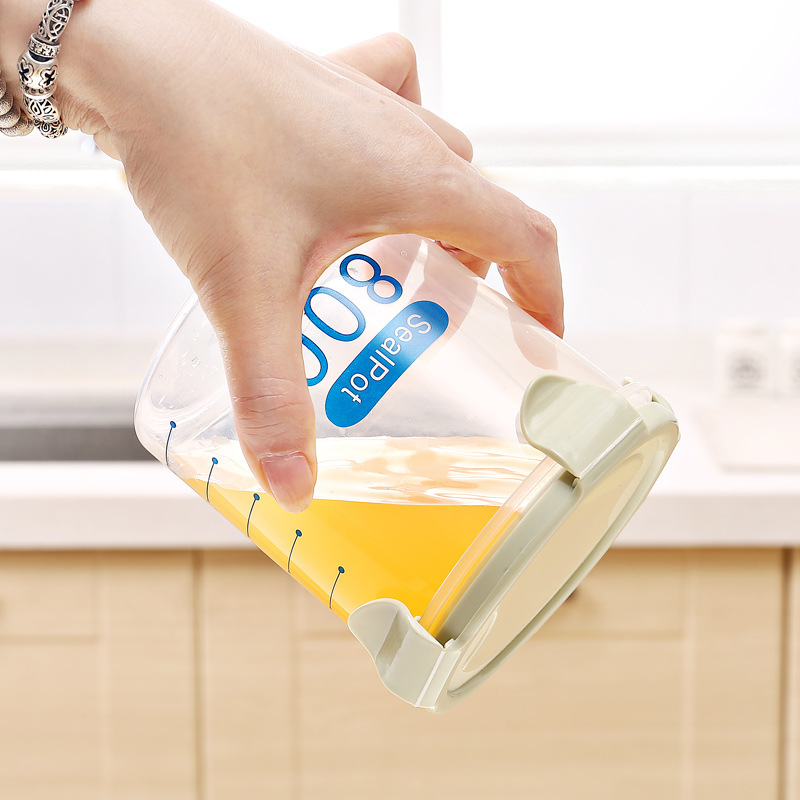 New type of plastic fresh-keeping storage container for the refrigerator, thickened transparent sealed container for storing dried fruits, grains and cereals in the kitchen details Picture