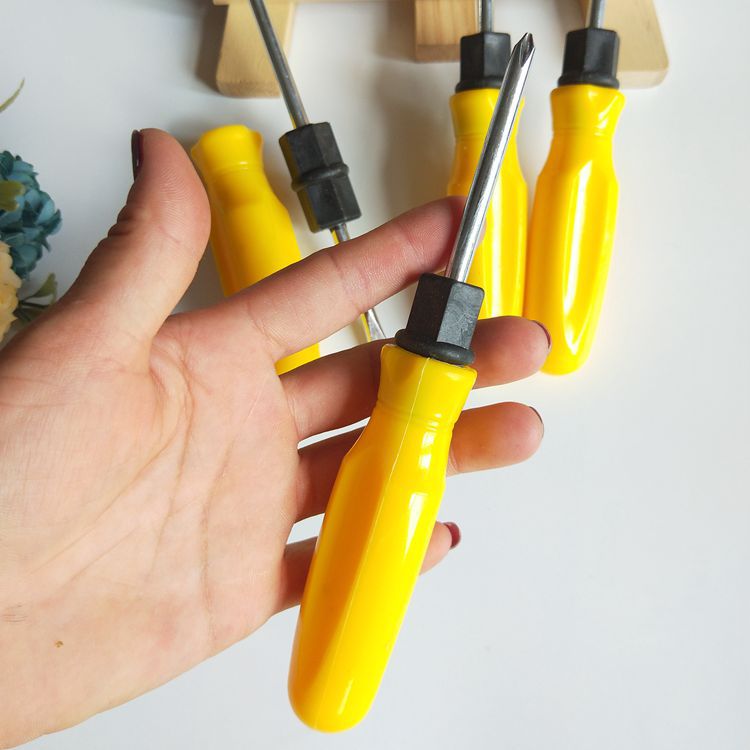 4-inch dual-purpose screwdriver Flat-head Phillips multifunctional screwdriver Dual-purpose screwdriver drivers 1 yuan wholesale Application Scenario
