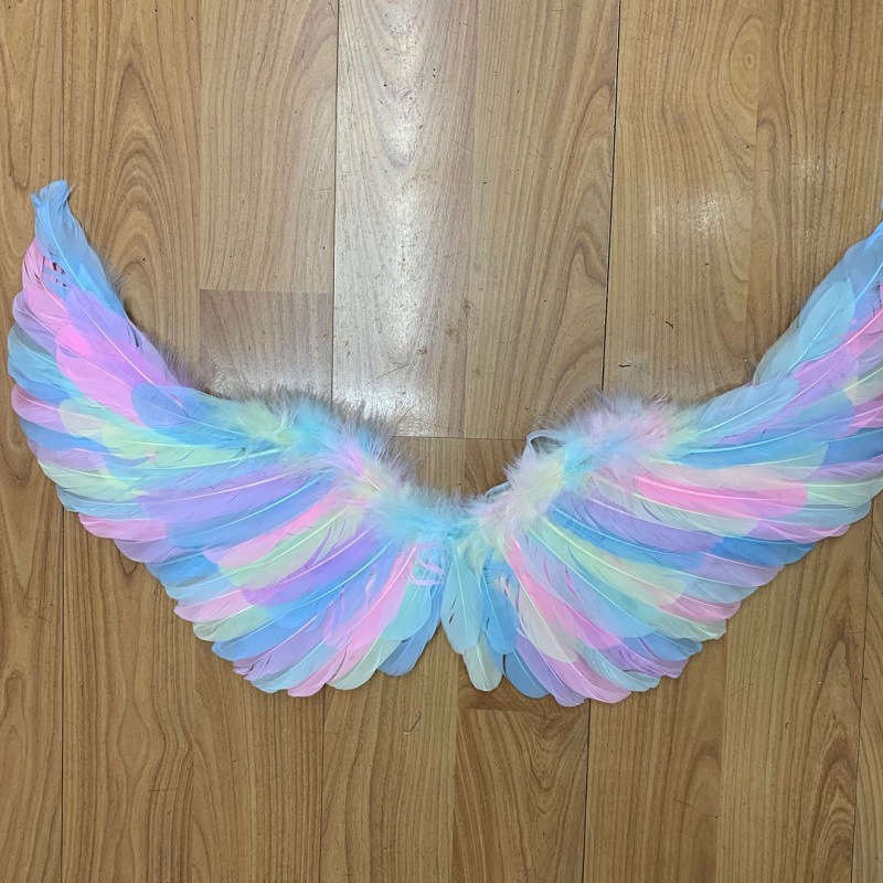 معرض "فيني" للسيارات، وهو عبارة عن عملية تجهيزات مسرحية لأجنحة الأطفال ذات الريش الملائكي السبعة Specification image