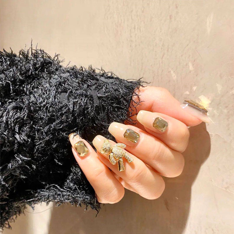 2021 New nail accessories: Movable, cute nail bear, three-dimensional zircon diamond, internet-famous diamond, luxurious decoration shanilak details Picture