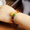 Factory direct sales of natural amber portable bracelets, safety locks, blood amber amber bracelets, new styles, one-piece delivery Application Scenario