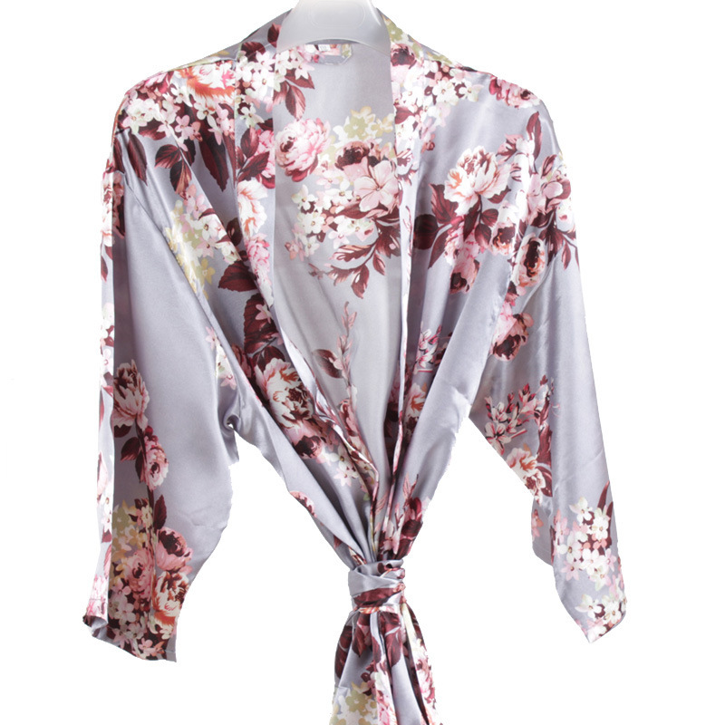 Summer bathrobes, thin printed pajamas, bridesmaid bathrobes, bride's morning gown, dog tail flower short gown A2350 Application Scenario