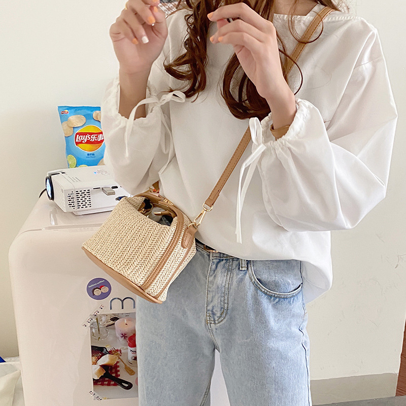 South Korea Dongdaemun Ins Grass Woven Small Bag Casual Female Bag Hand Bill Shoulder Crossbody Bag 2023 Summer New Specification drawing