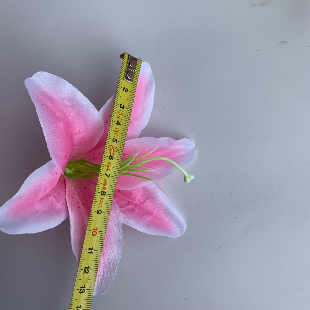 Wholesale lily flowers living room wedding decoration flowers simulation flowers fake flowers bouquet single trumpet lily Application Scenario