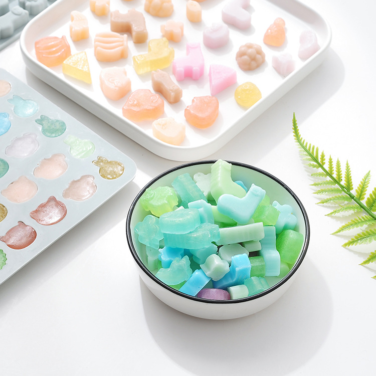 Off-The-Shelf Silicone Baking Mold Can Steam Fudge Homemade Cartoon Water Jelly Chocolate Drop Glue Grinding Tool Application Scenario