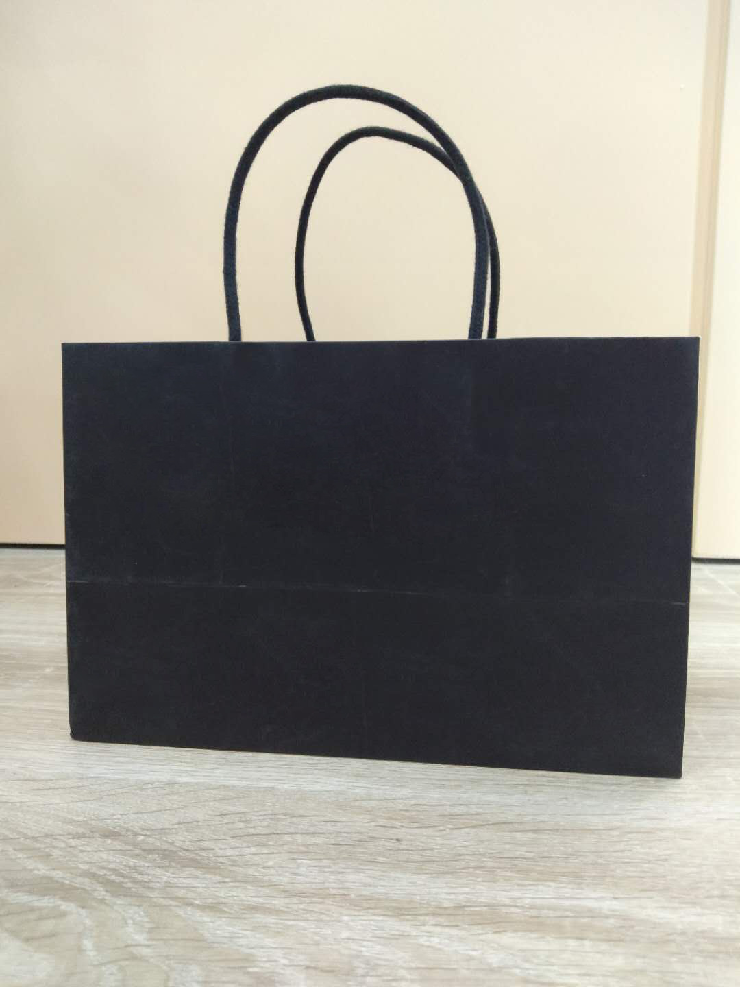 Baisite packaging offers non-in-stock, simple and high-end gift bags, gift bags, shopping bags and clothing bags. Logos and QR codes can be printed on them