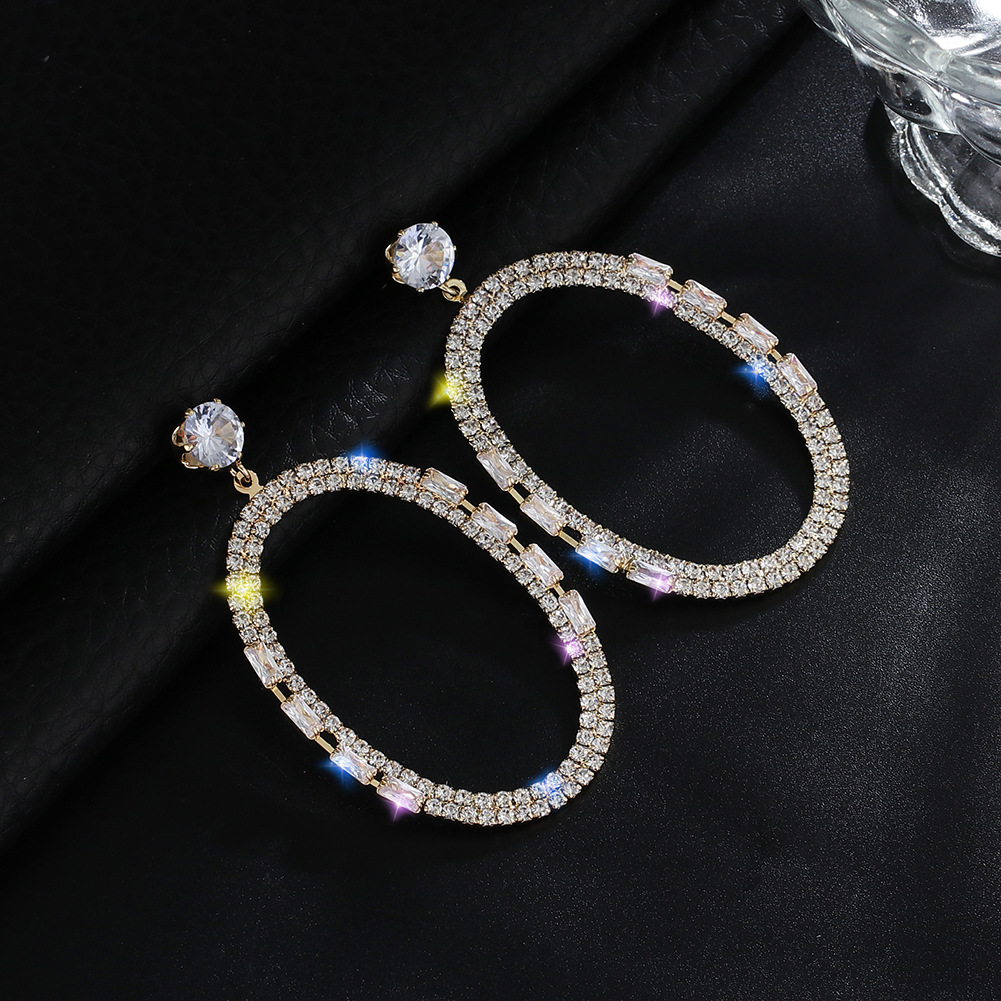 Korean and Korean fashion claw chain rhinestone large circle earrings, elegant Korean personality long hollowed-out stud earrings for women